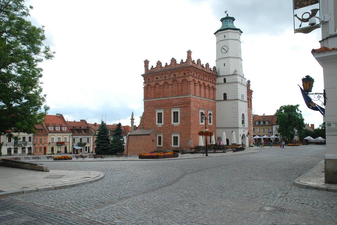 Ratusz w Sandomierzu. Widok od strony ulicy Opatowskiej